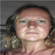 Sono laureata in lingue (inglese e francese). Sono madrelingua ucraina, parlo anche russo